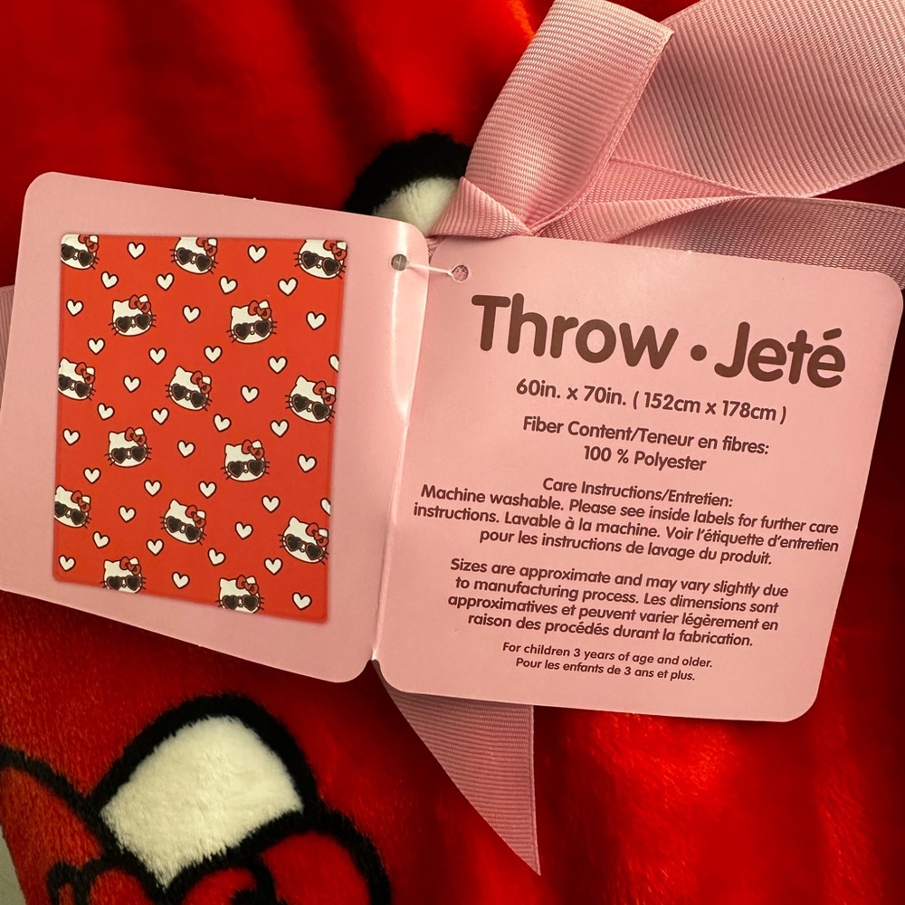 NEW Hello Kitty Throw - Picture 3 of 3